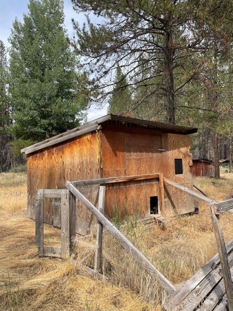 7928 Reeve Road La Pine, OR 97739 - Photo 8 of 13 Chicken Coop