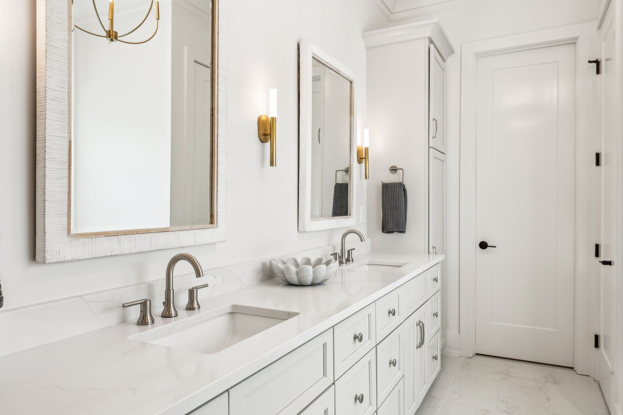 1013 William Street Franklin, TN 37064 - Photo 28 of 49 a bathroom with double vanity sink and a mirror