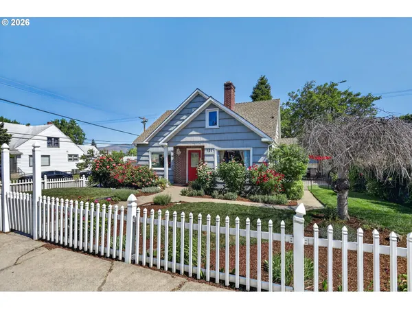 $489,000 | 121 West 10th Street, The Dalles, OR 97058