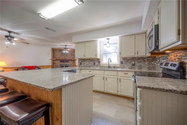 $549,000 | 29200 Walker Road, Harrisonville, MO 64701