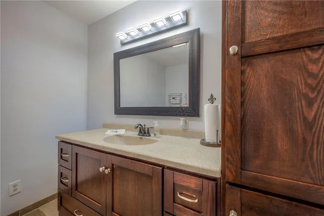 $579,000 | 29200 Walker Road, Harrisonville, MO 64701