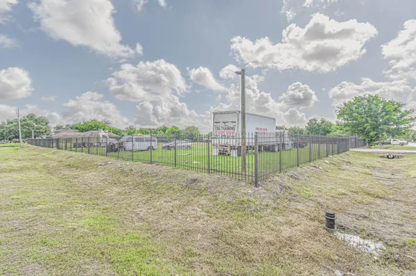 $650,000 | 5302 Fuqua Gardens View Road, Houston, TX 77045