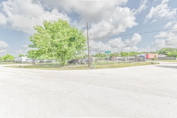 $650,000 | 5302 Fuqua Gardens View Road, Houston, TX 77045