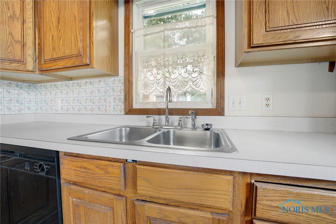5608 Douglas Road Toledo, OH 43613 - Photo 18 of 36 Gallery Image 18