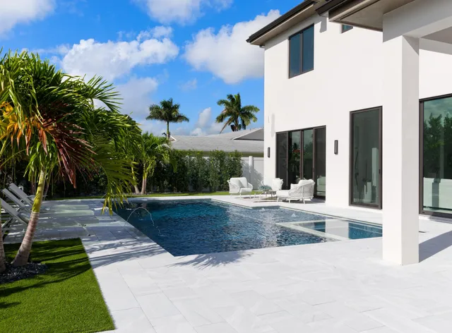 a view of a house with backyard and sitting area