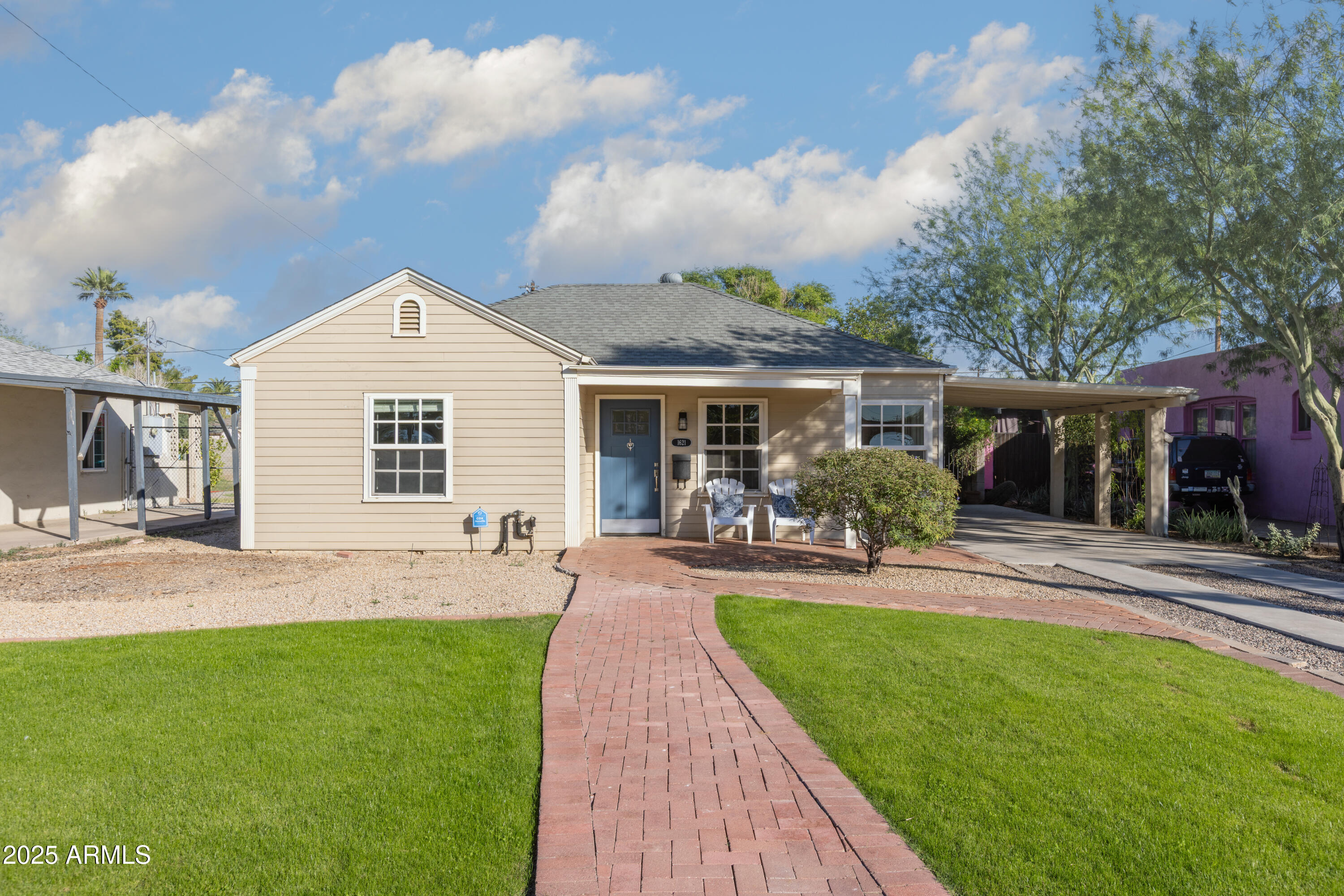 1621 North 16th Avenue Phoenix, AZ 85007 - Photo 2 of 32 a front view of house with a garden and patio