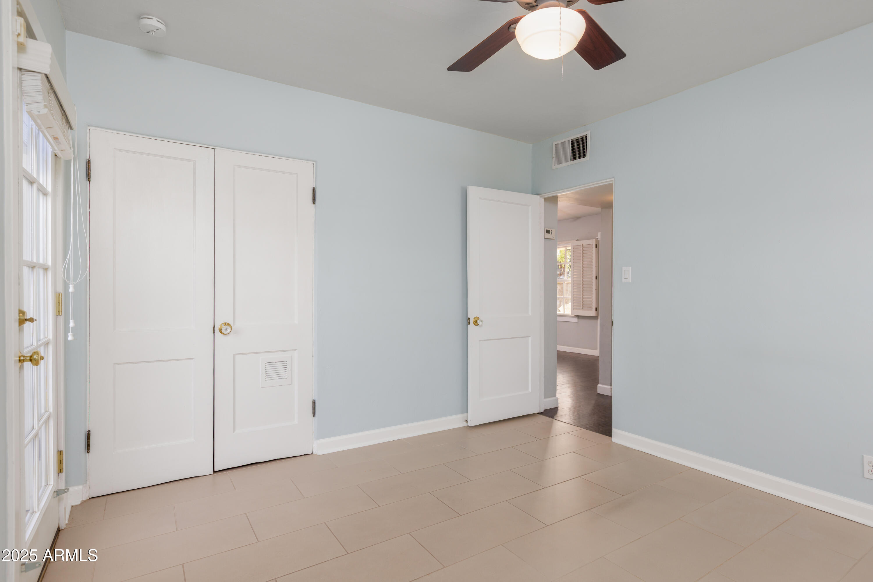 1621 North 16th Avenue Phoenix, AZ 85007 - Photo 23 of 32 an empty room with closet and a ceiling fan