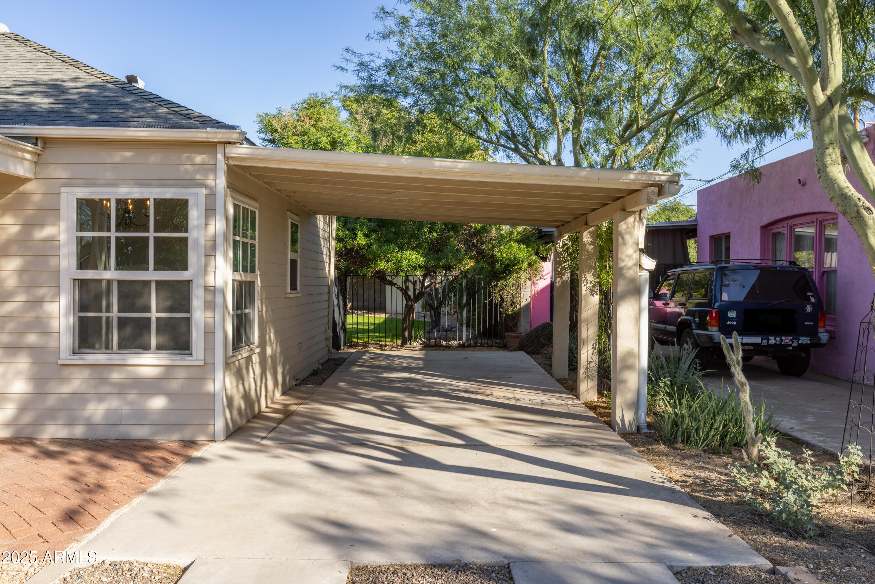 1621 North 16th Avenue Phoenix, AZ 85007 - Photo 25 of 32 a view of a house with a porch