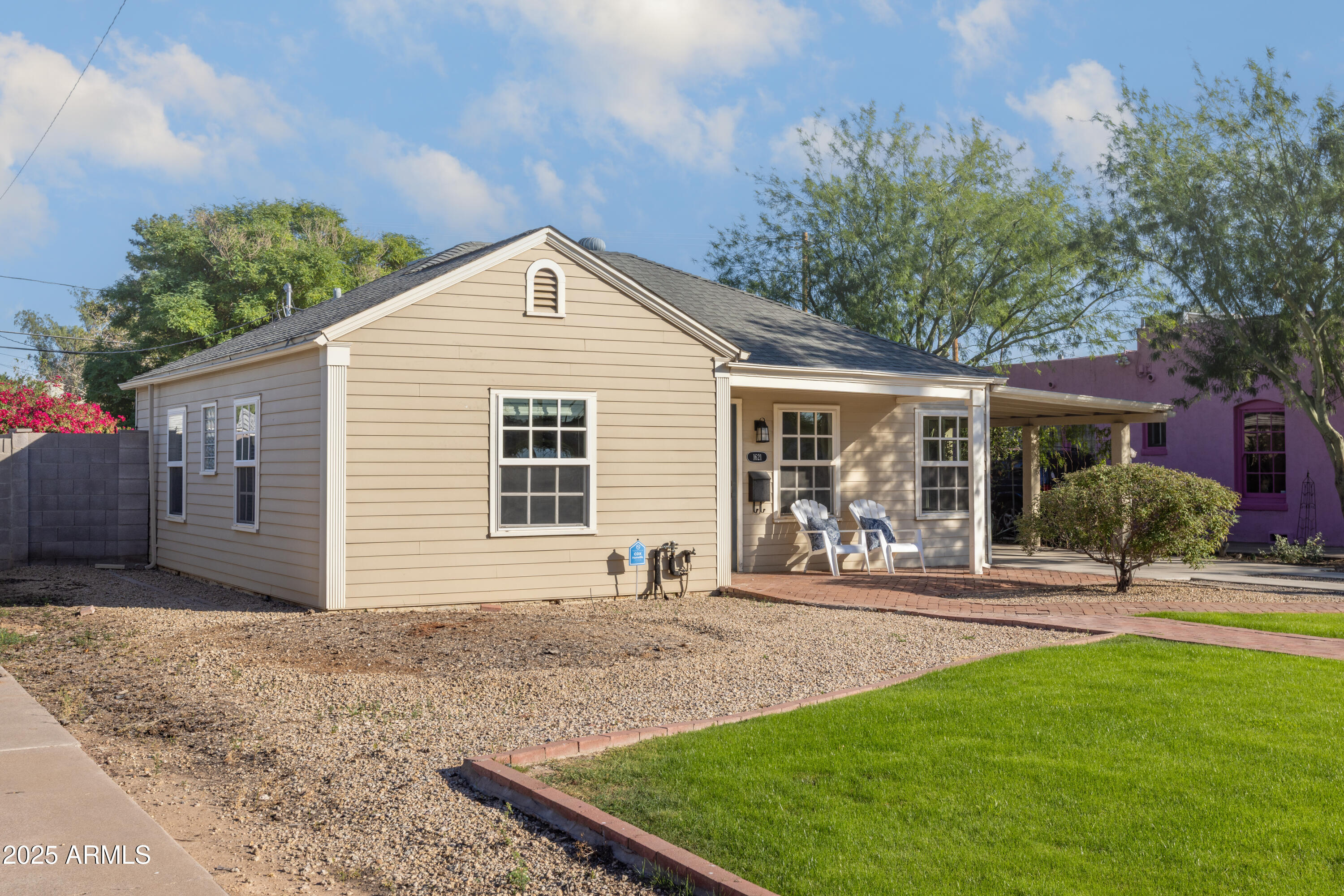 1621 North 16th Avenue Phoenix, AZ 85007 - Photo 3 of 32 a front view of a house with a yard