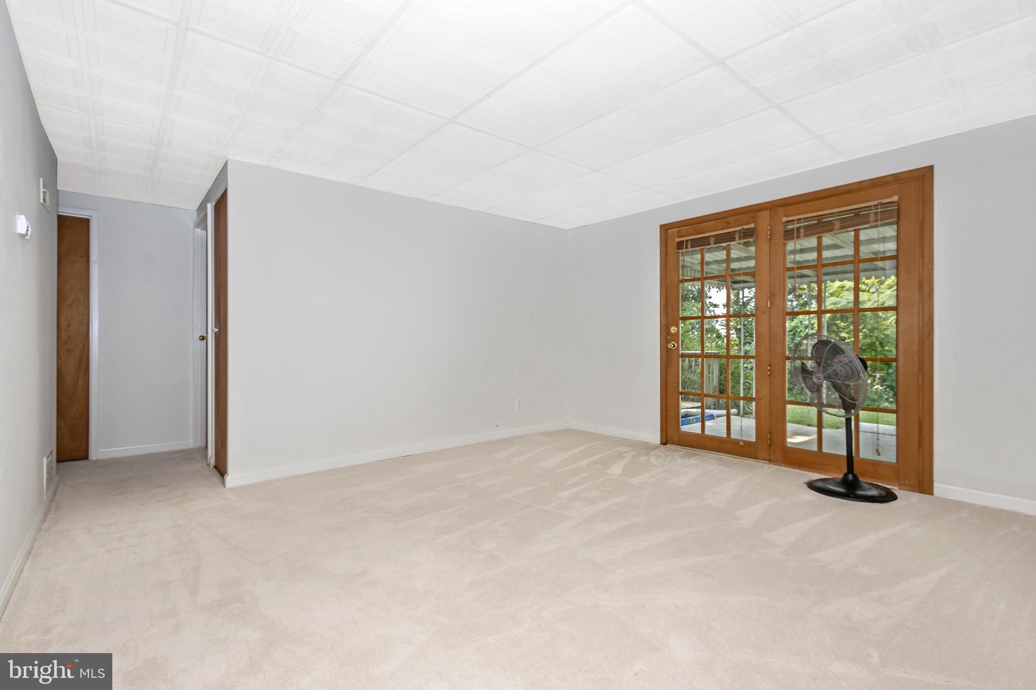 2422 Brunswick Road Baltimore, MD 21227 - Photo 6 of 28 Living room