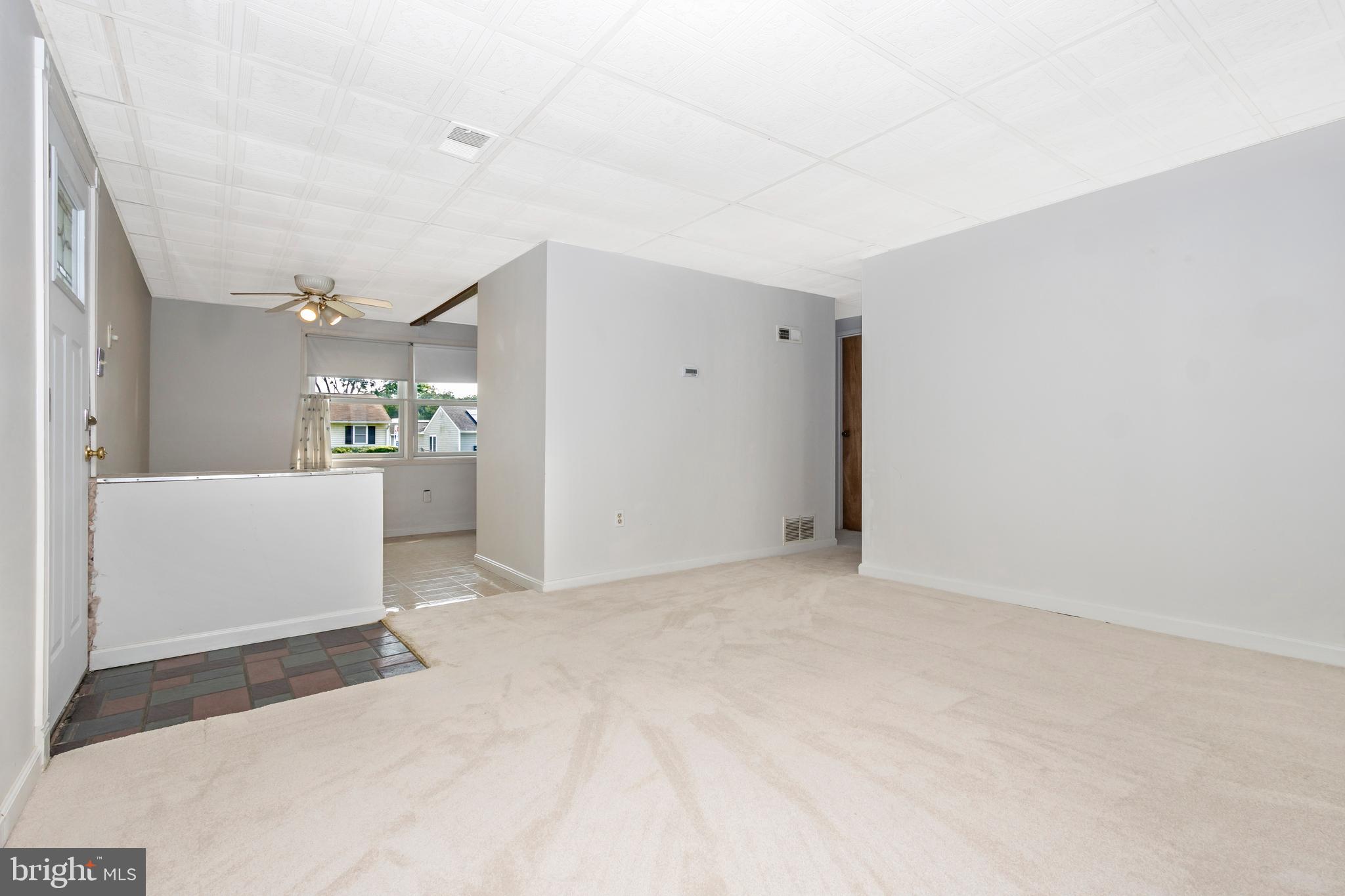 2422 Brunswick Road Baltimore, MD 21227 - Photo 8 of 28 Living room