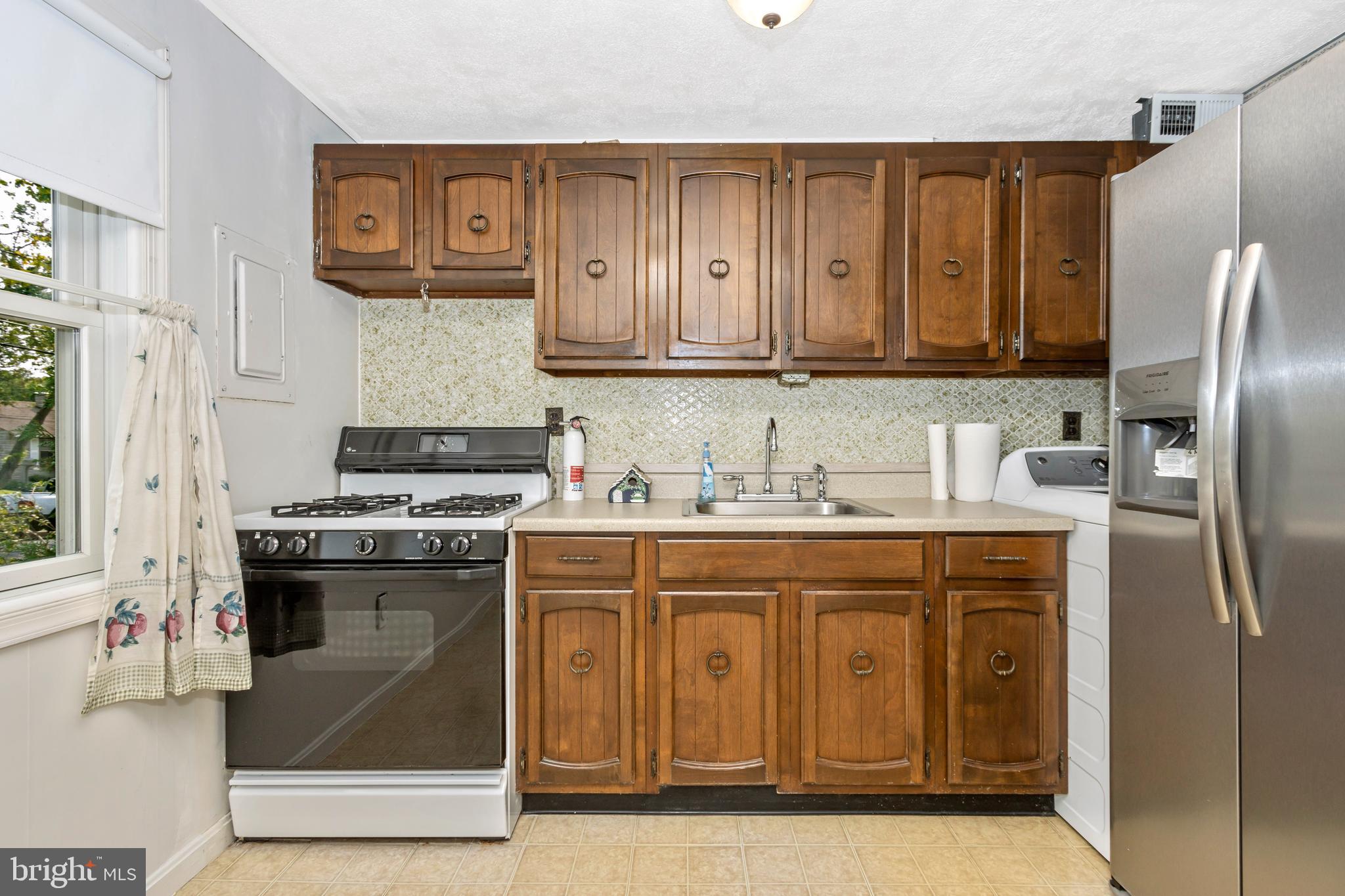 2422 Brunswick Road Baltimore, MD 21227 - Photo 9 of 28 Kitchen