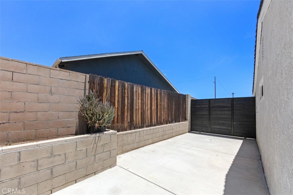 3275 Dalhart Avenue Simi Valley, CA 93063 - Photo 31 of 41 a view of entryway