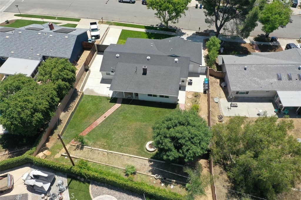 3275 Dalhart Avenue Simi Valley, CA 93063 - Photo 32 of 41 an aerial view of a house with a garden