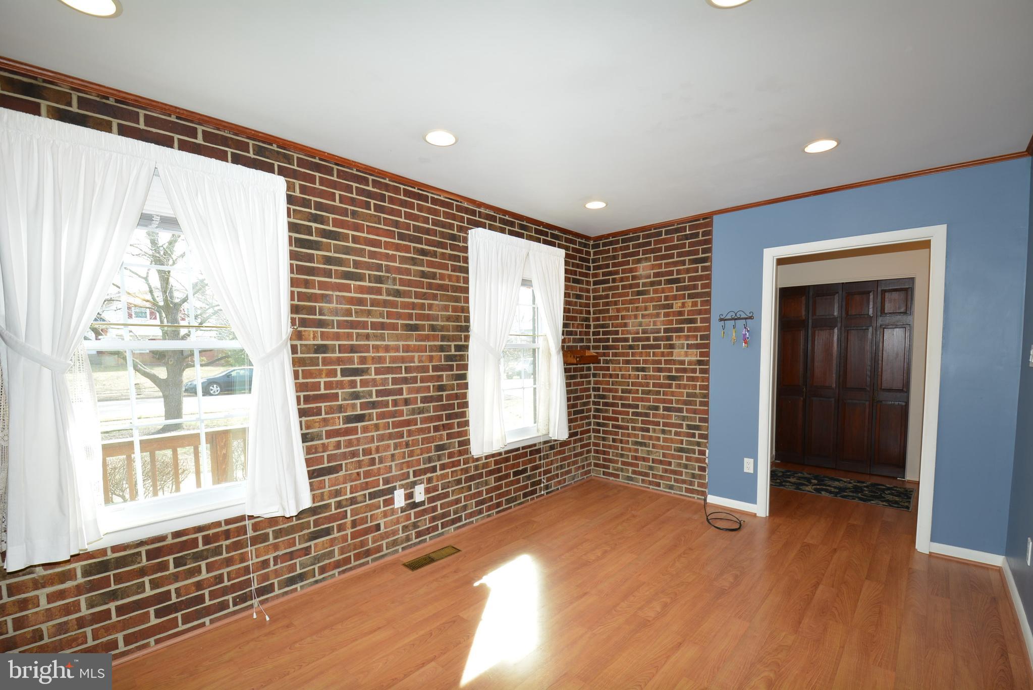 6010 Meriwether Lane Springfield, VA 22150 - Photo 8 of 37 Kitchen Eating Area