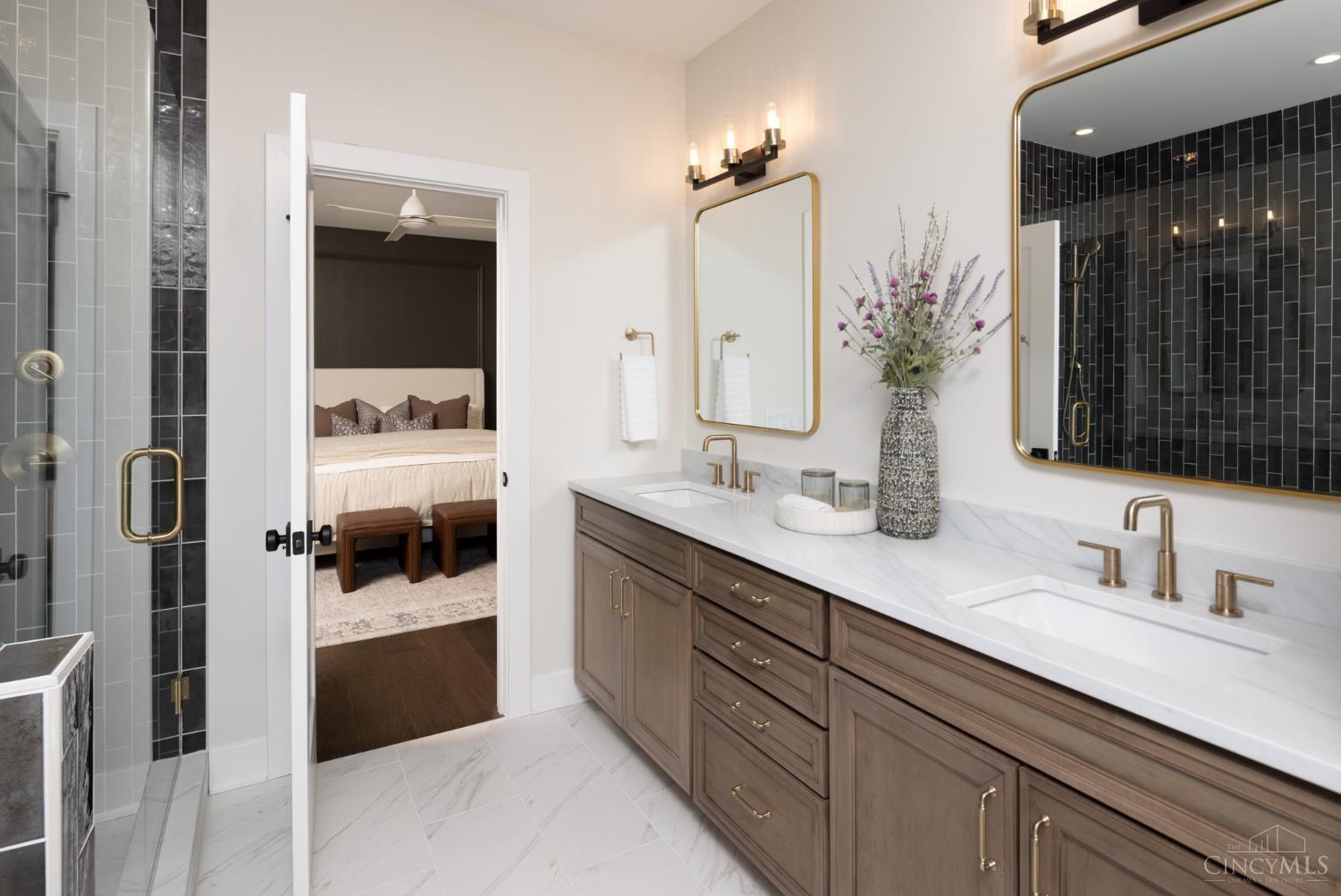 6984 Shadow Ridge Road Cincinnati, OH 45230 - Photo 16 of 22 Primary Bath w/ Large Dual Vanity