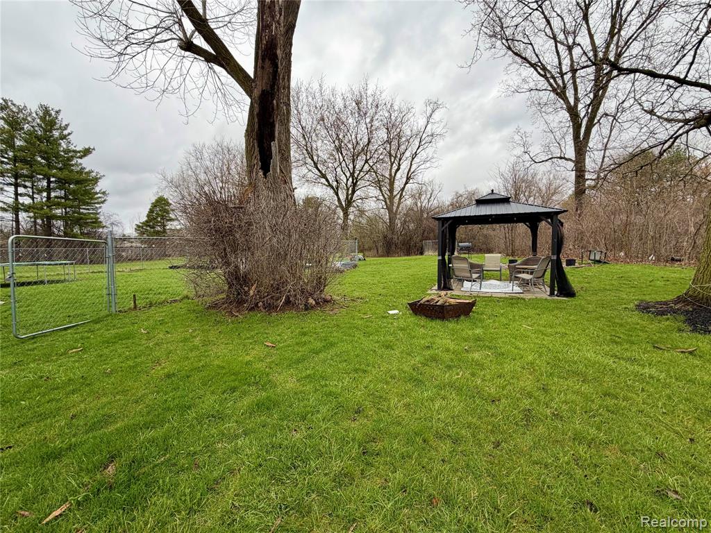 3498 Mackin Road Flint, MI 48504 - Photo 6 of 36 Gallery Image 6