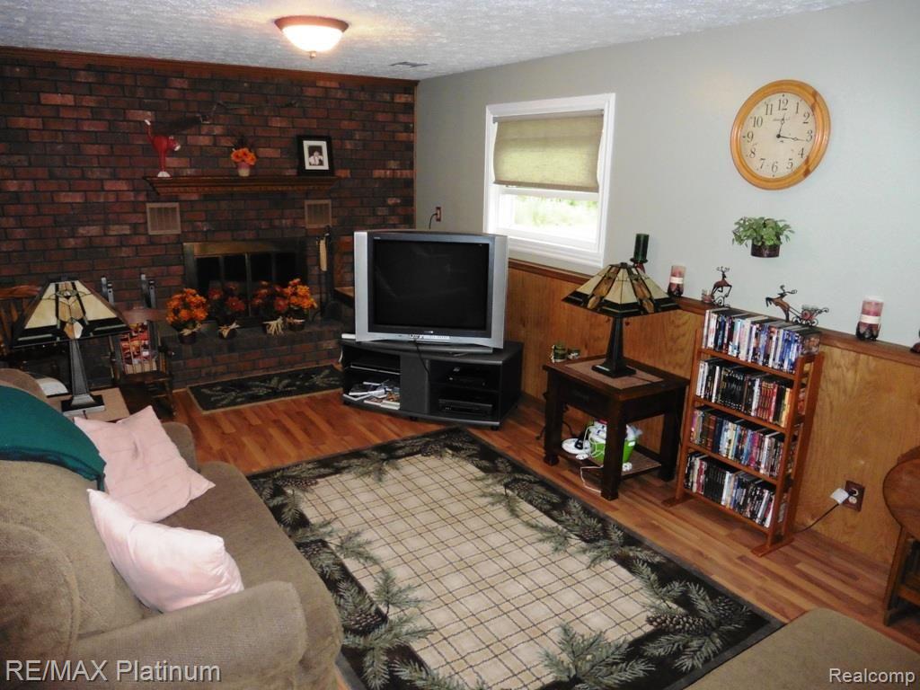 535 West Barron Road Howell, MI 48855 - Photo 4 of 8
