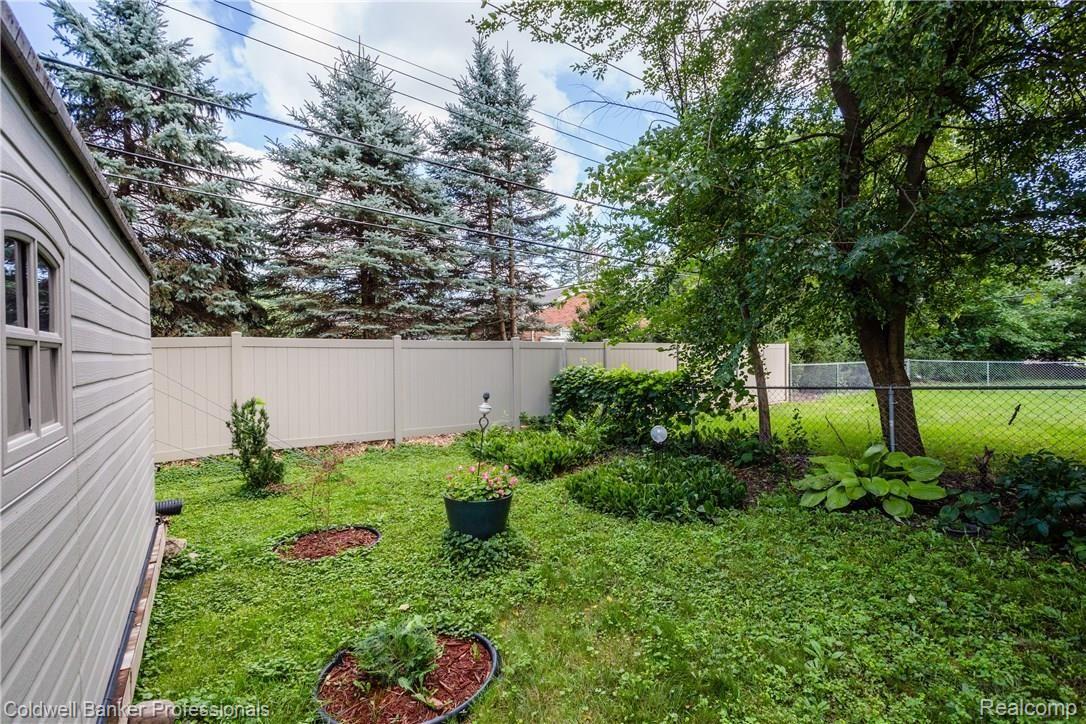 17142 Merriman Road Livonia, MI 48152 - Photo 10 of 48 IMG_2723.jpg