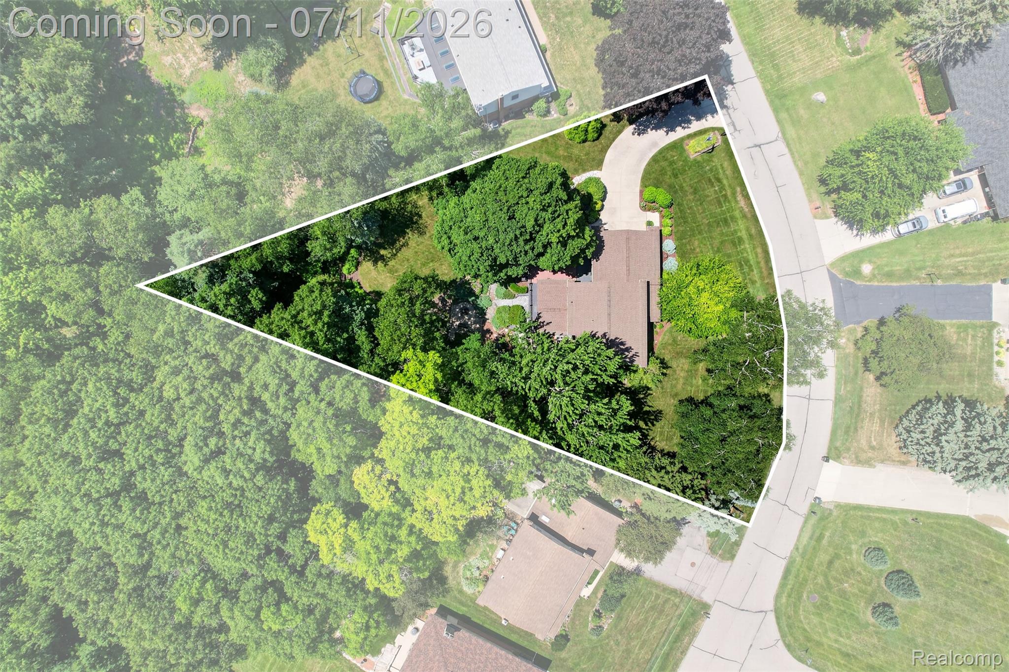 2125 Avoncrest Drive Rochester, MI 48309 - Photo 40 of 41 DJI_0742_LotLines.jpg