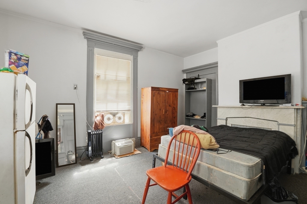 556 High Street Fall River, MA 02720 - Photo 11 of 36