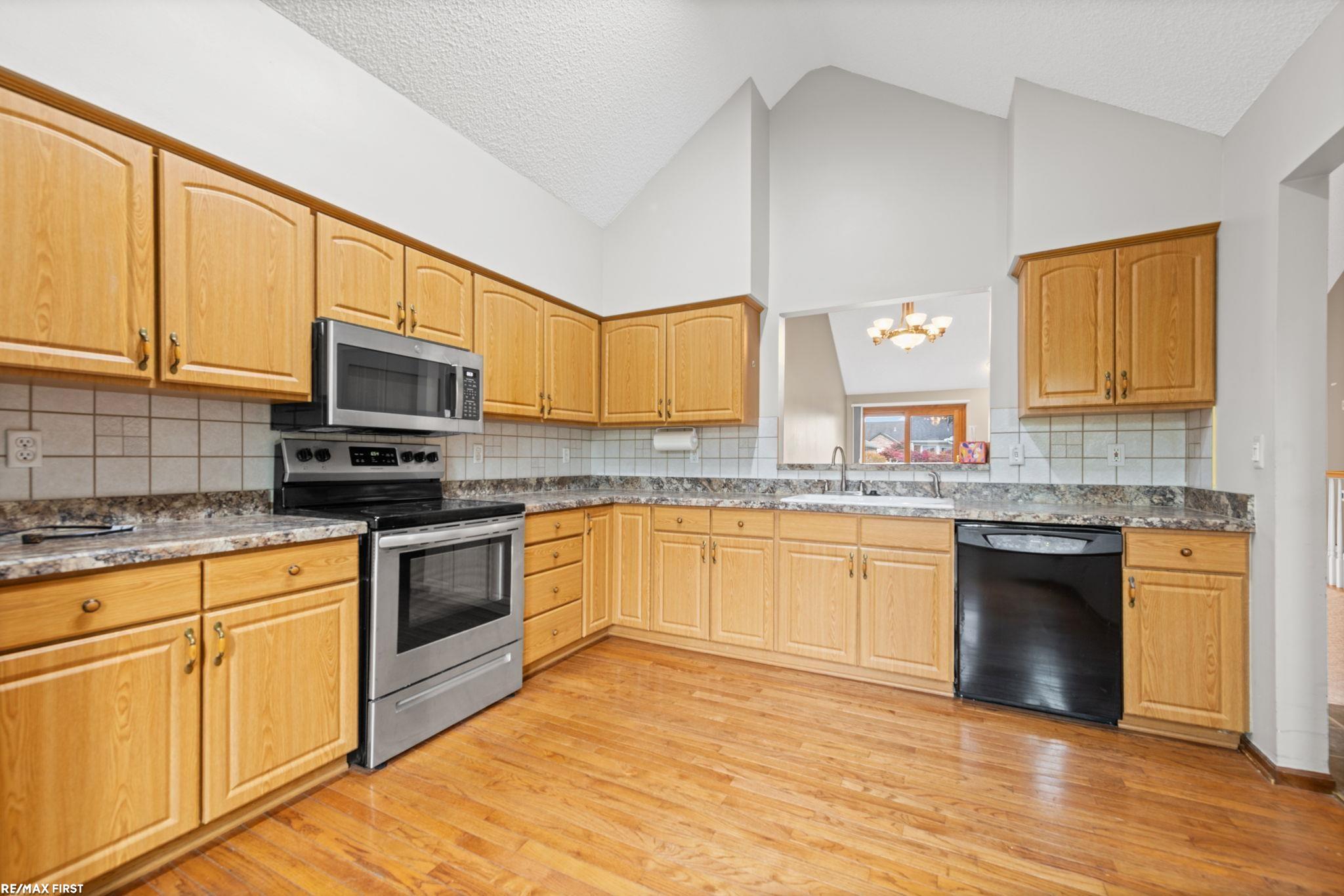20070 Ridgeway Court Clinton Township, MI 48038 - Photo 9 of 26
