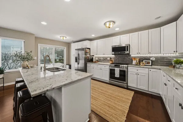 $569,000 | 230 Willow Bend, Bolingbrook, IL 60490