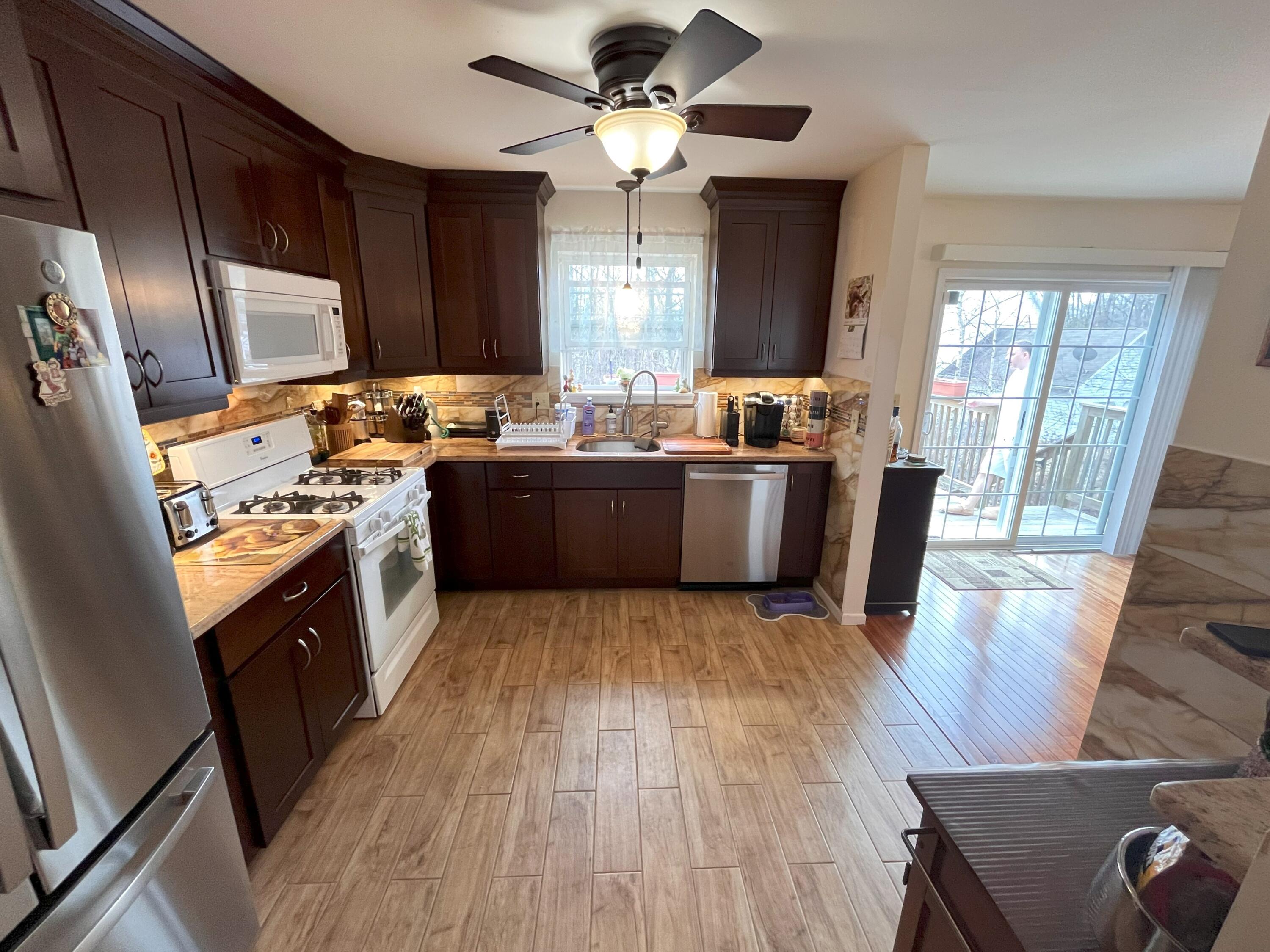 8 Iowa Road Albrightsville, PA 18210 - Photo 17 of 49 Kitchen