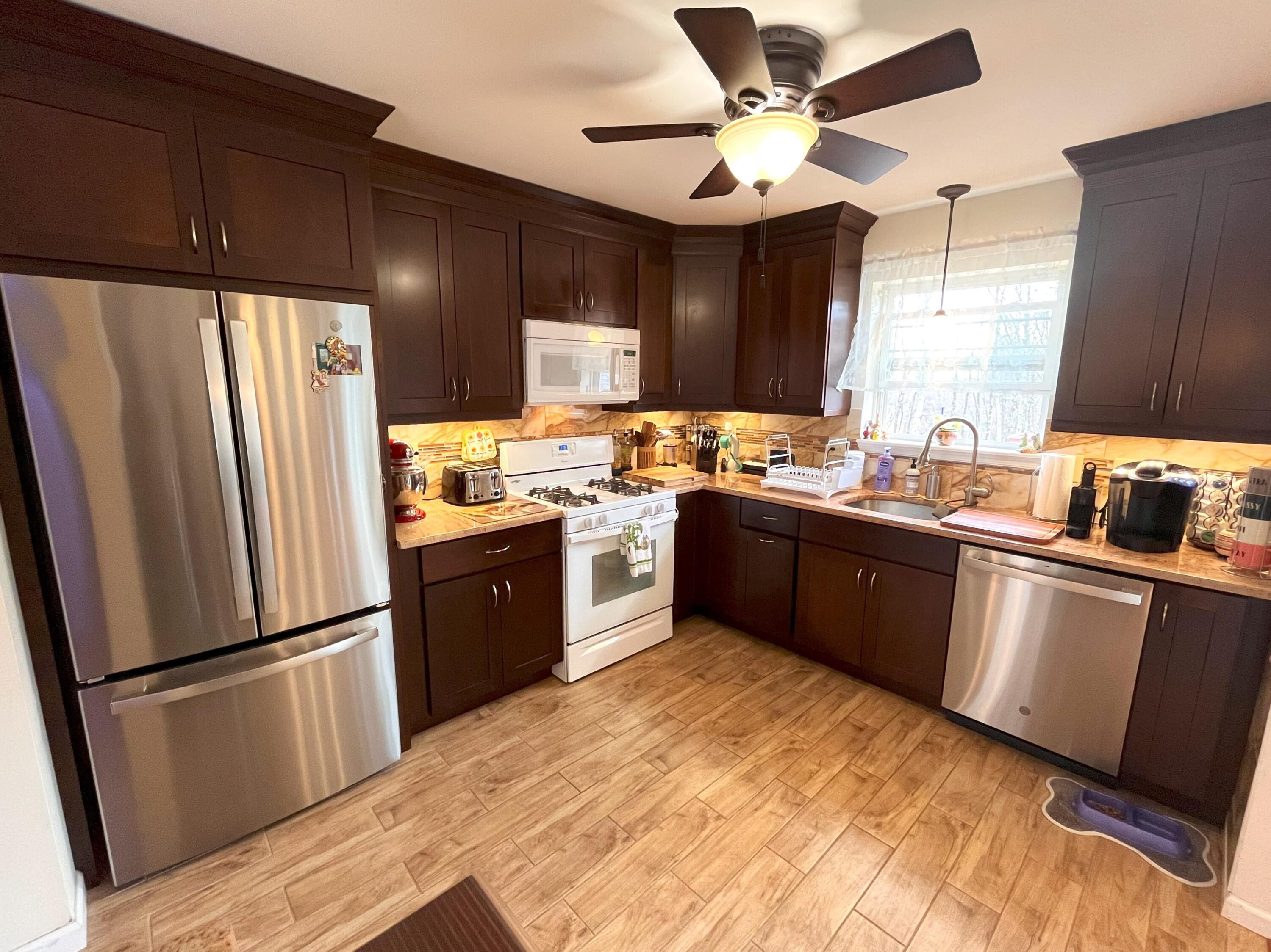 8 Iowa Road Albrightsville, PA 18210 - Photo 3 of 49 Kitchen