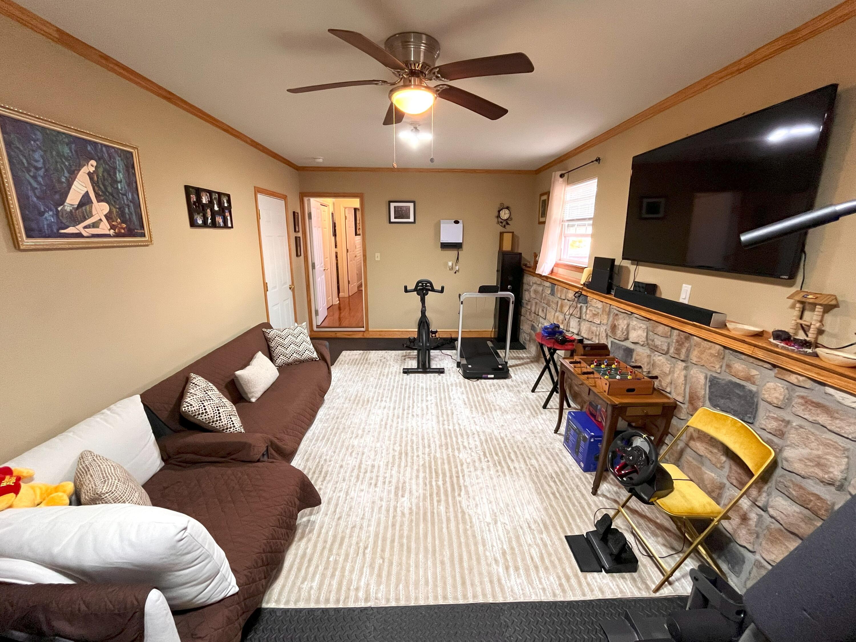 8 Iowa Road Albrightsville, PA 18210 - Photo 31 of 49 Family Room