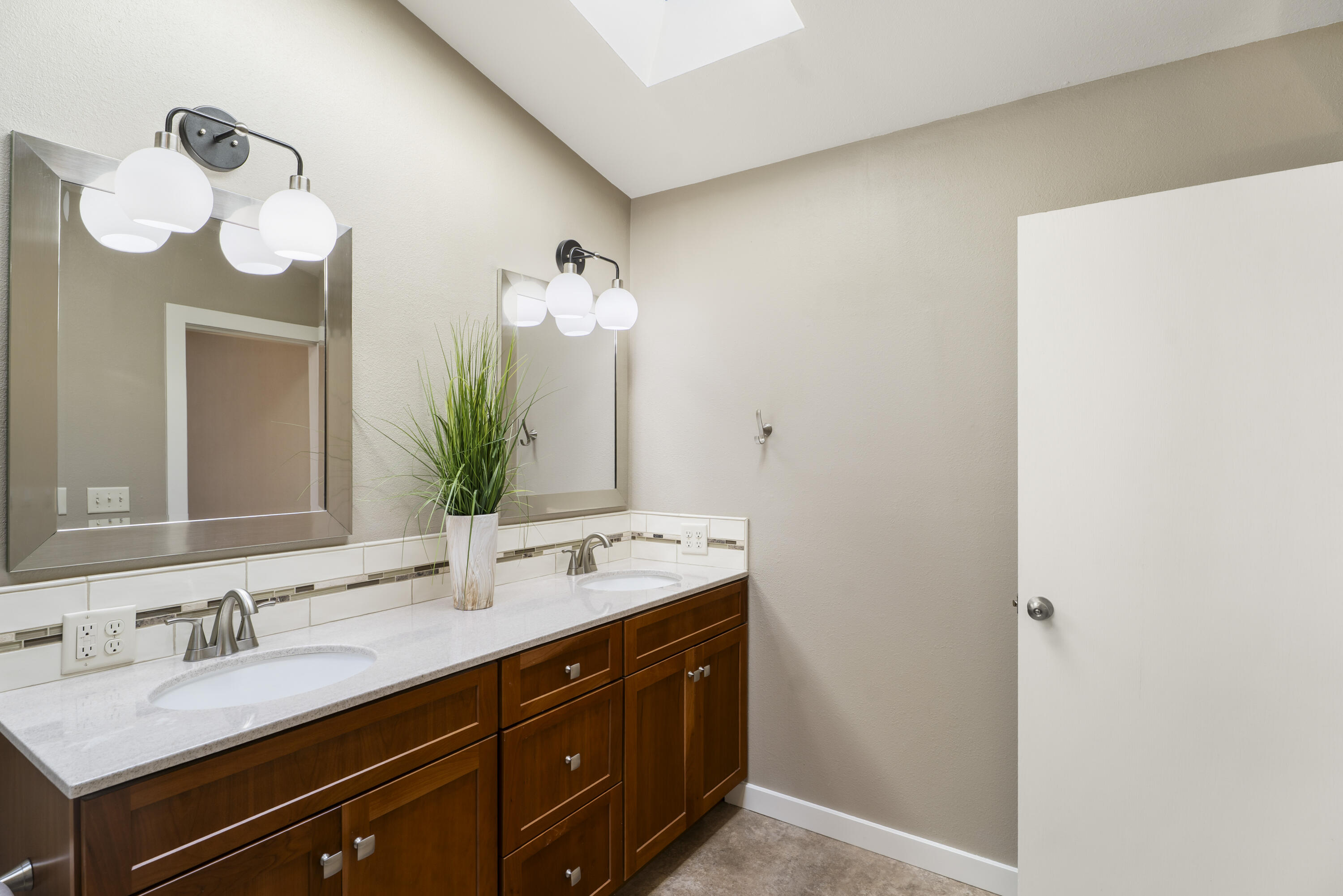 1602 Northeast 5th Street Bend, OR 97701 - Photo 21 of 39 Primary Bathroom