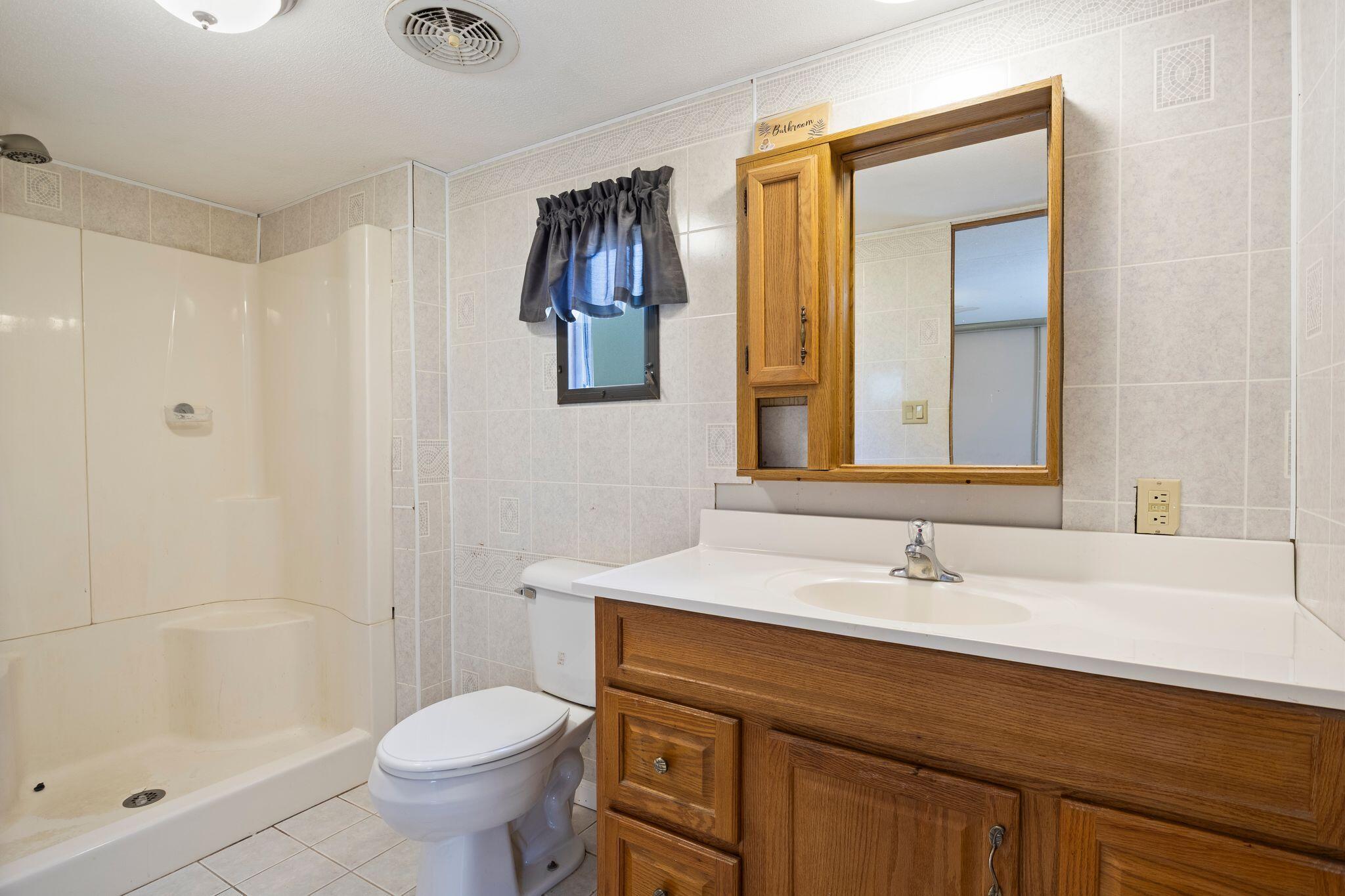 580 Bonny Eagle Road Standish, ME 04084 - Photo 17 of 29 Bathroom Primary