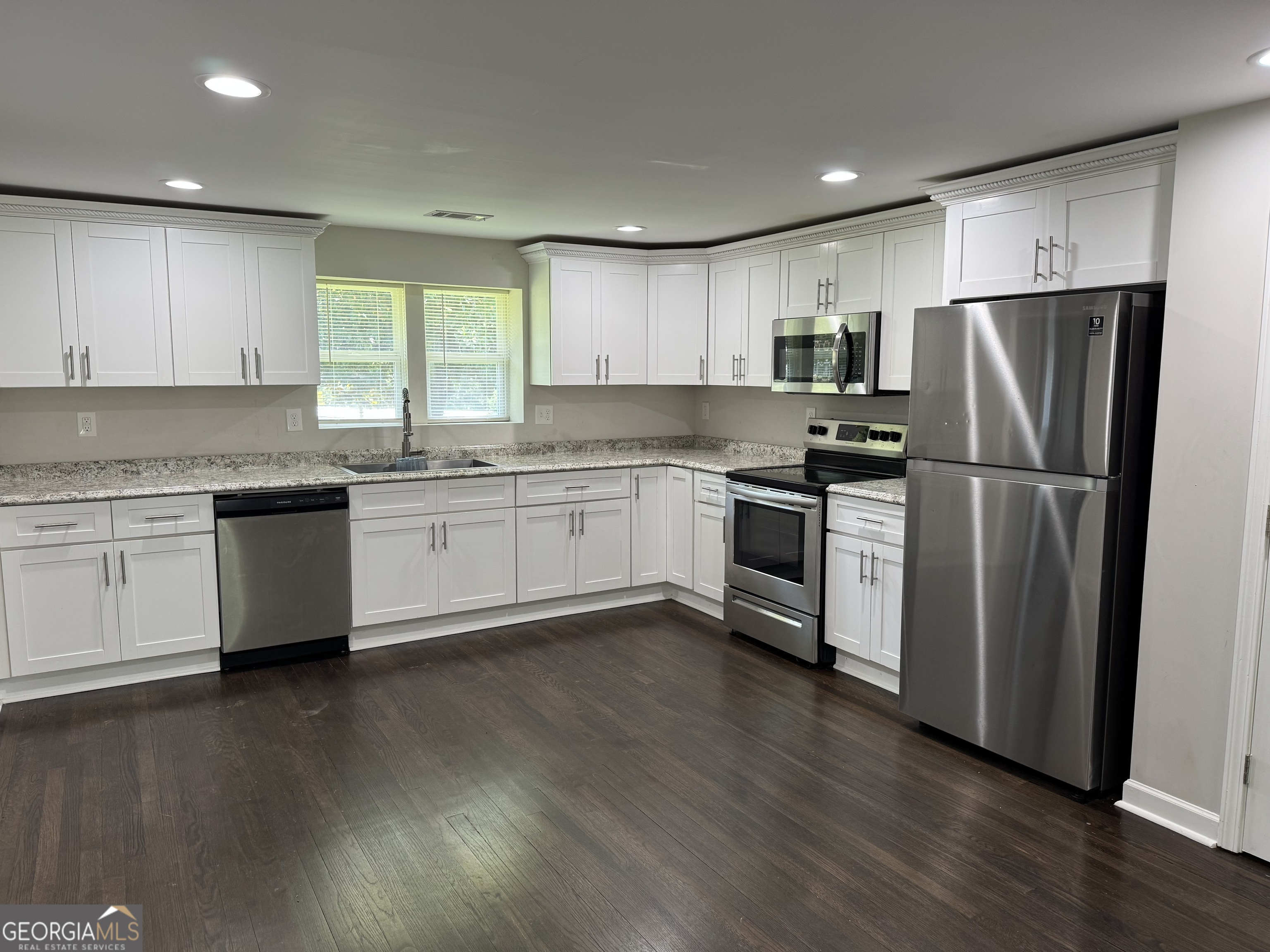 244 Railroad Avenue Lula, GA 30554 - Photo 6 of 19