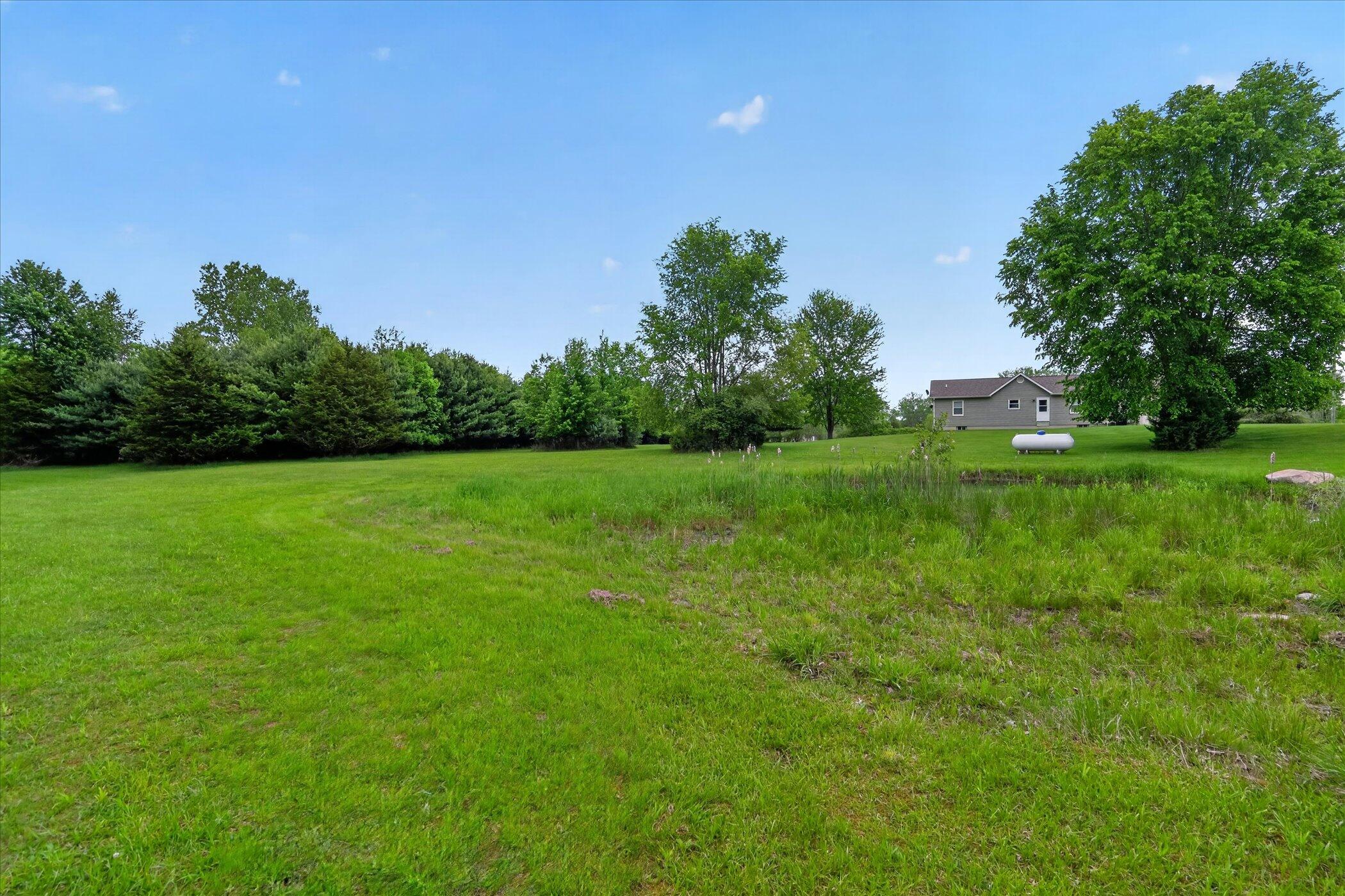 5569 South Corey Road Perry, MI 48872 - Photo 32 of 61 41-5569-S-Corey-Rd-Perry-MI-48872-Window
