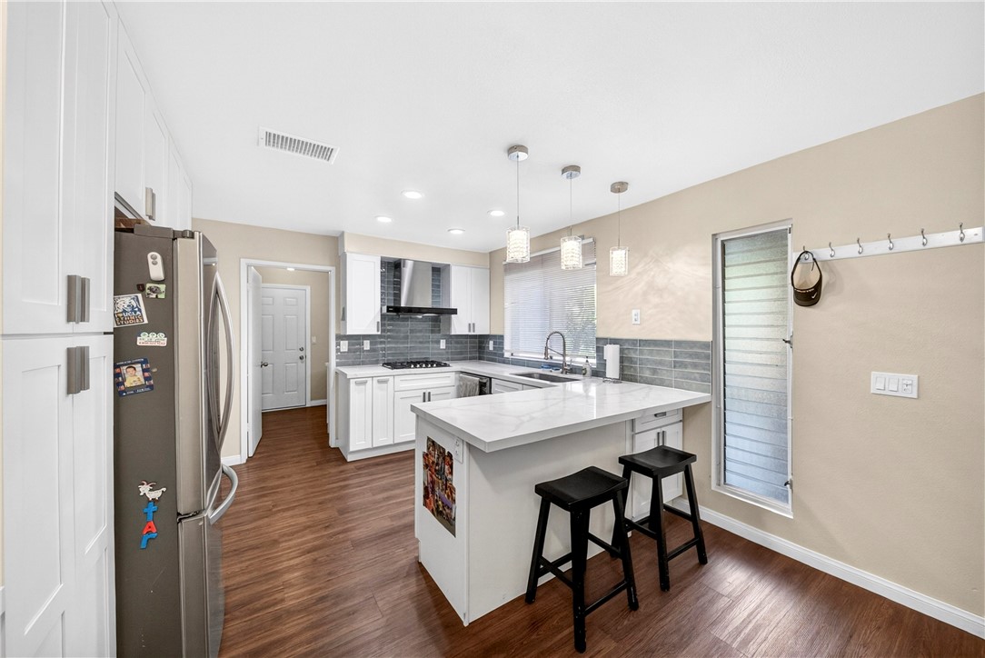 820 Vía Zapata Riverside, CA 92507 - Photo 12 of 37