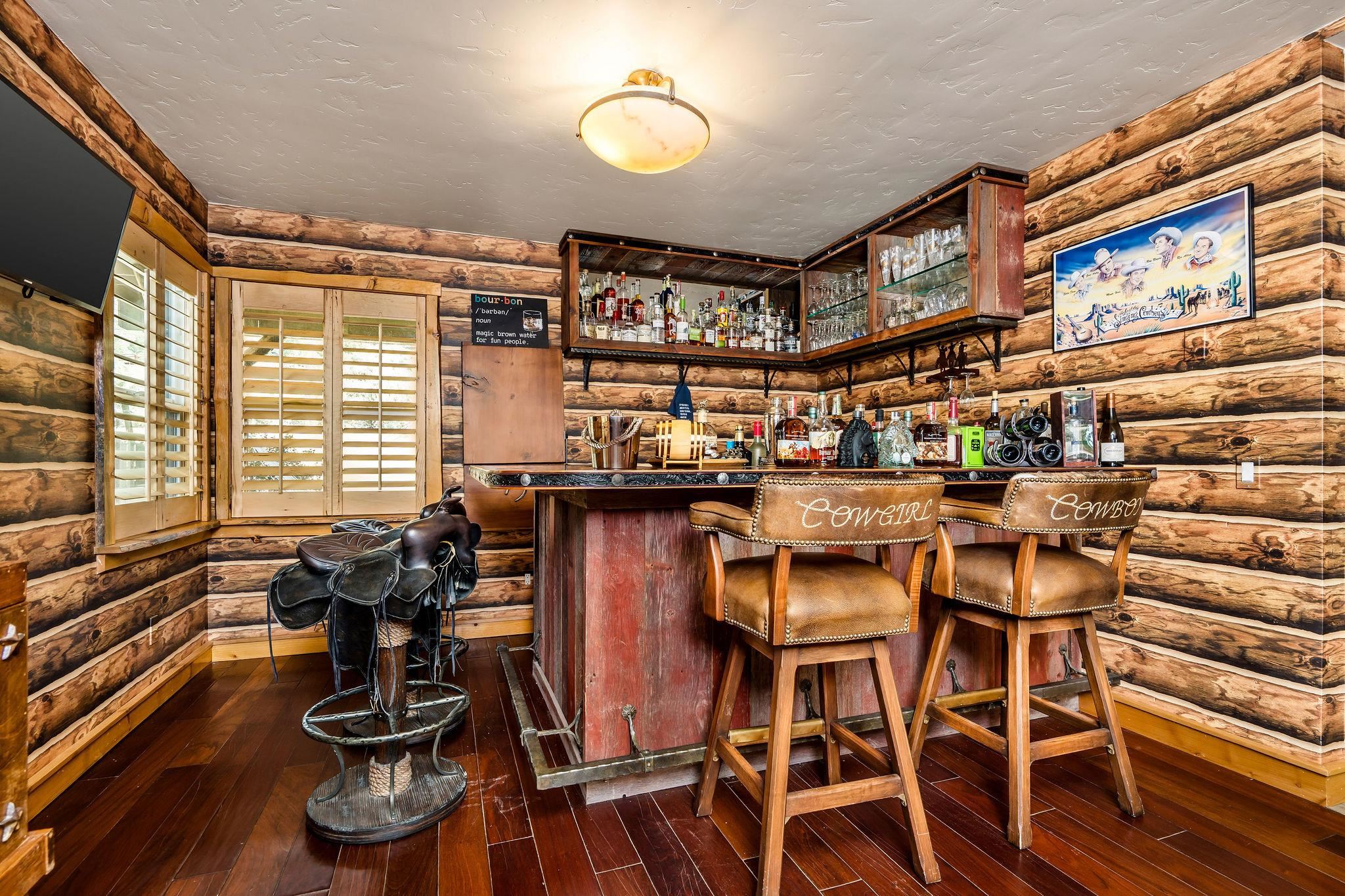 716 Aspen Springs Ranch Road, Unit 59012 Mammoth Lakes, CA 93546 - Photo 21 of 50 a kitchen with a table and chairs in it