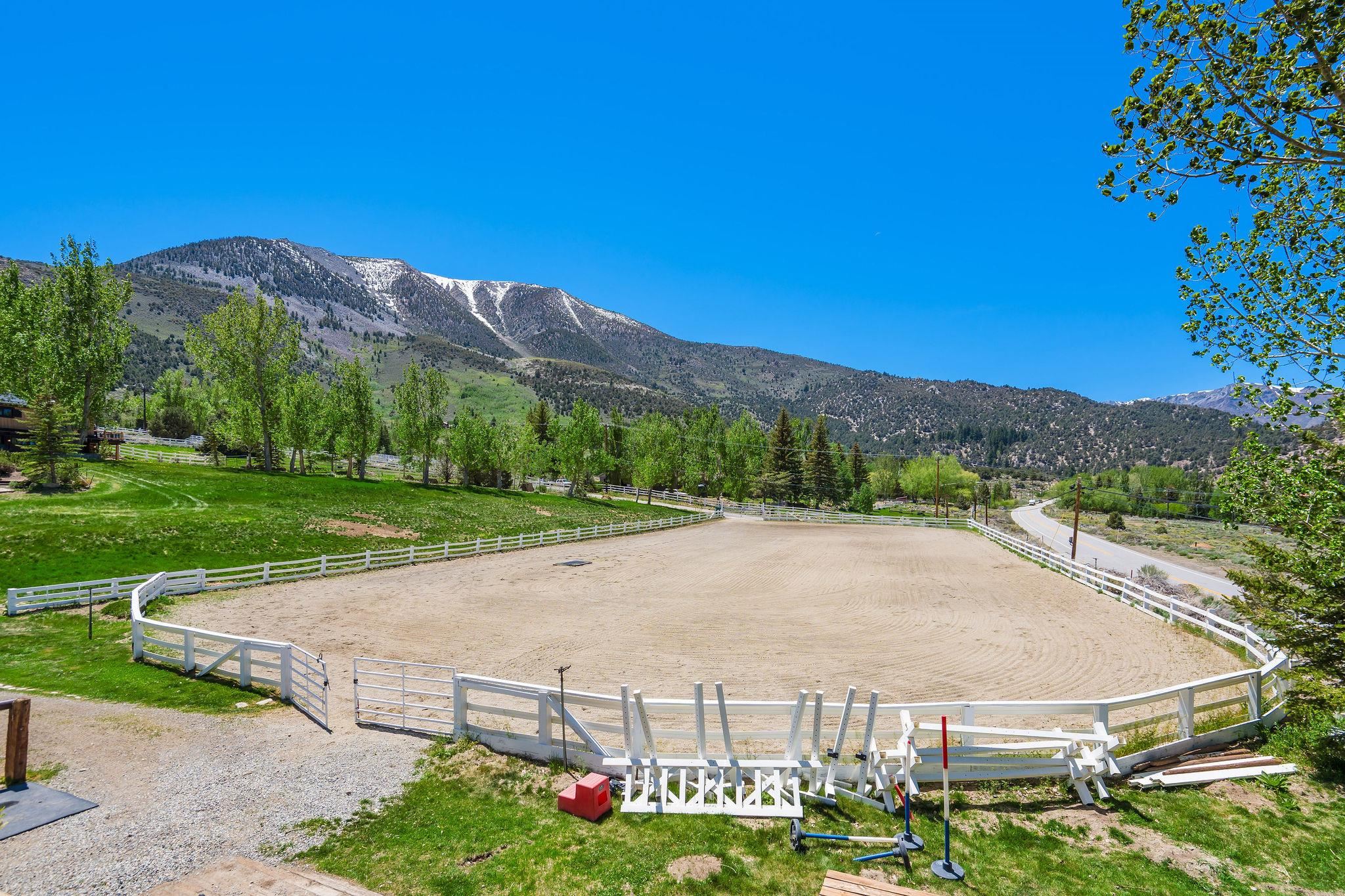 716 Aspen Springs Ranch Road, Unit 59012 Mammoth Lakes, CA 93546 - Photo 8 of 50 a view of a patio with a yard