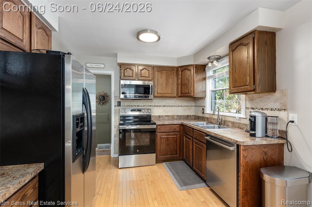 461 Allard Road Grosse Pointe, MI 48236 - Photo 11 of 38