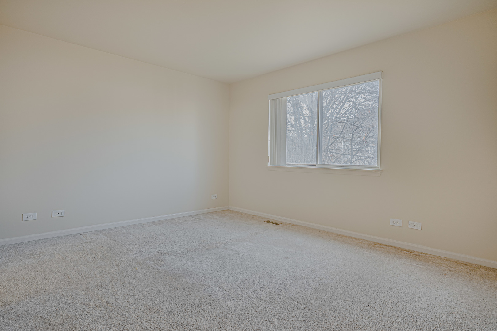 6743 Nantucket Court, Unit 6743 Gurnee, IL 60031 - Photo 18 of 30 an empty room with a window