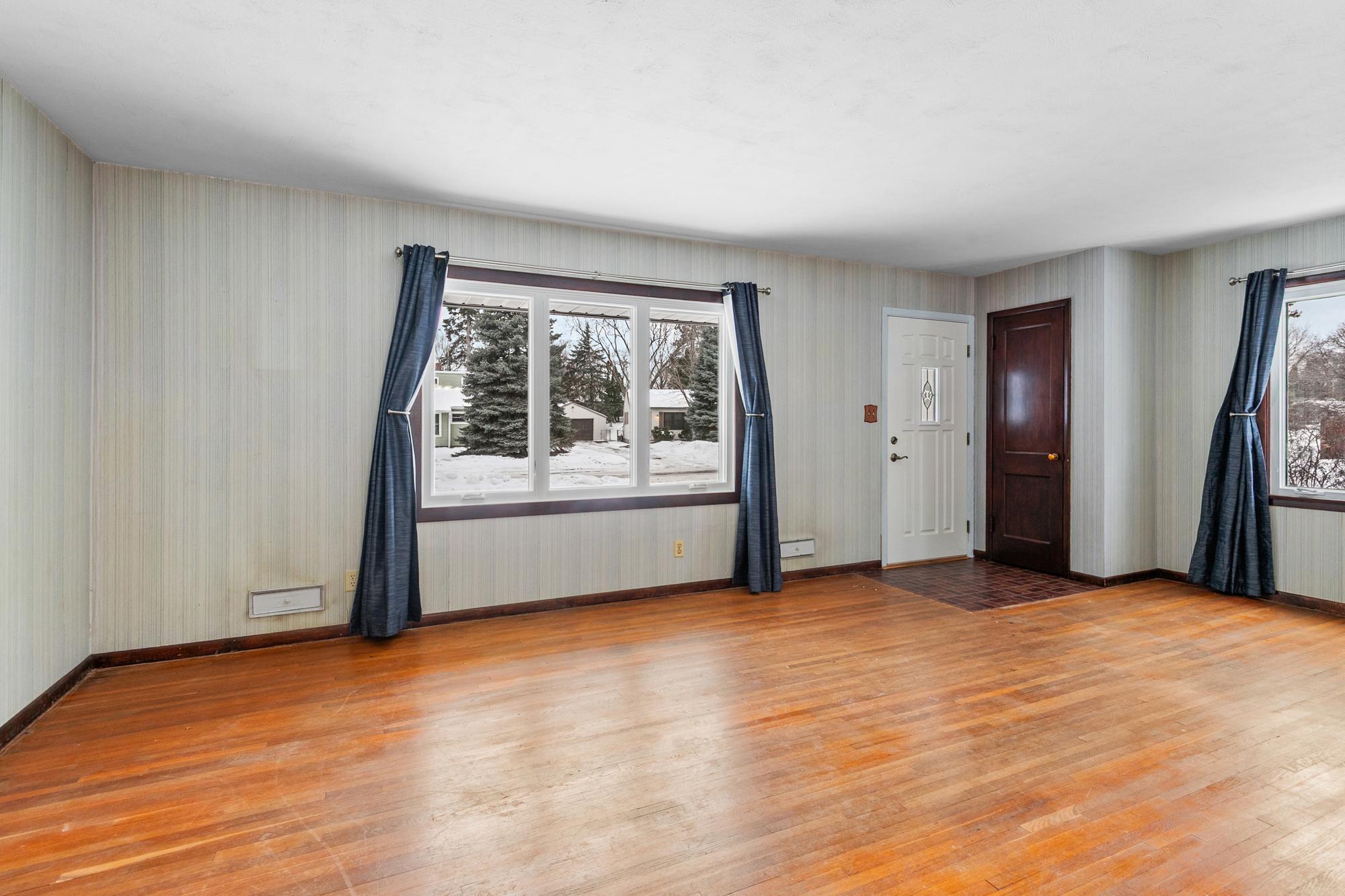 2910 Simpson Street Roseville, MN 55113 - Photo 4 of 14