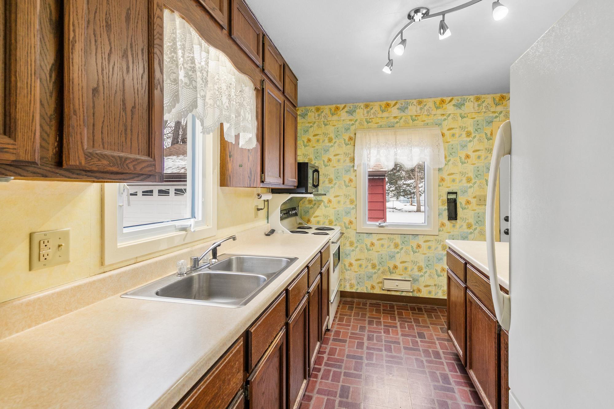 2910 Simpson Street Roseville, MN 55113 - Photo 6 of 14