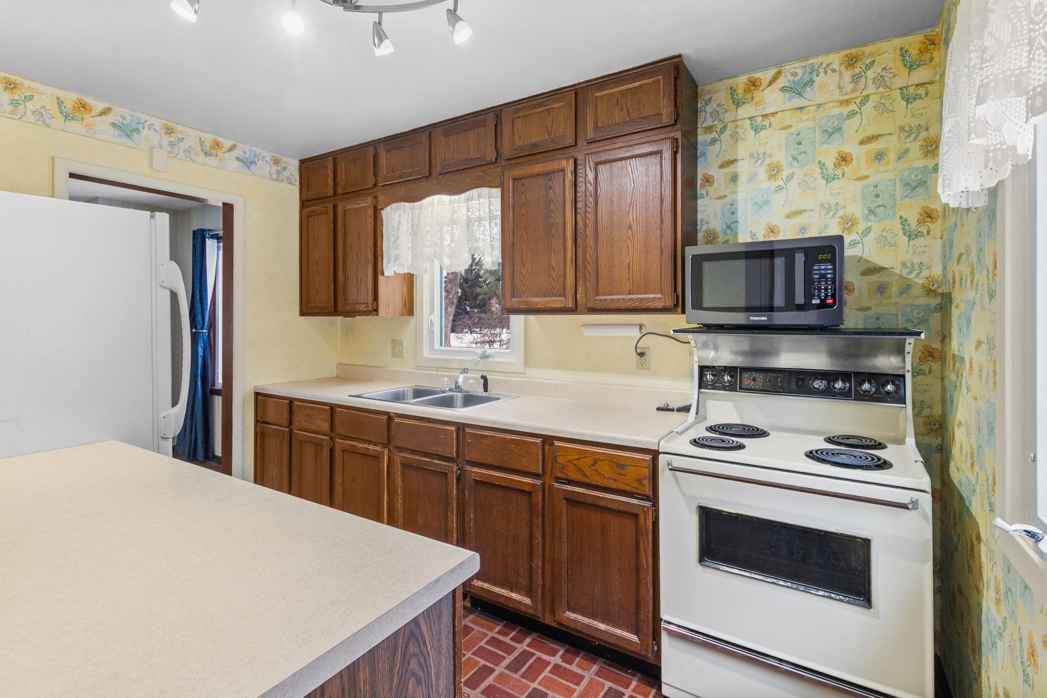 2910 Simpson Street Roseville, MN 55113 - Photo 7 of 14