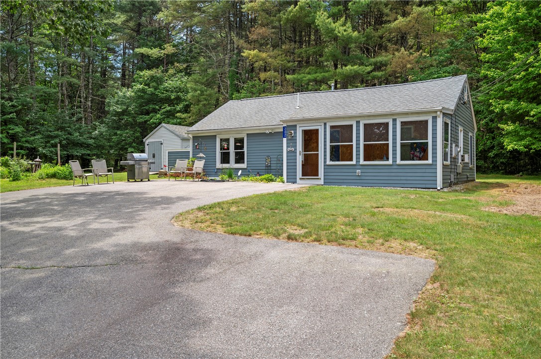 202 Round Top Road Burrillville, RI 02830 - Photo 3 of 29