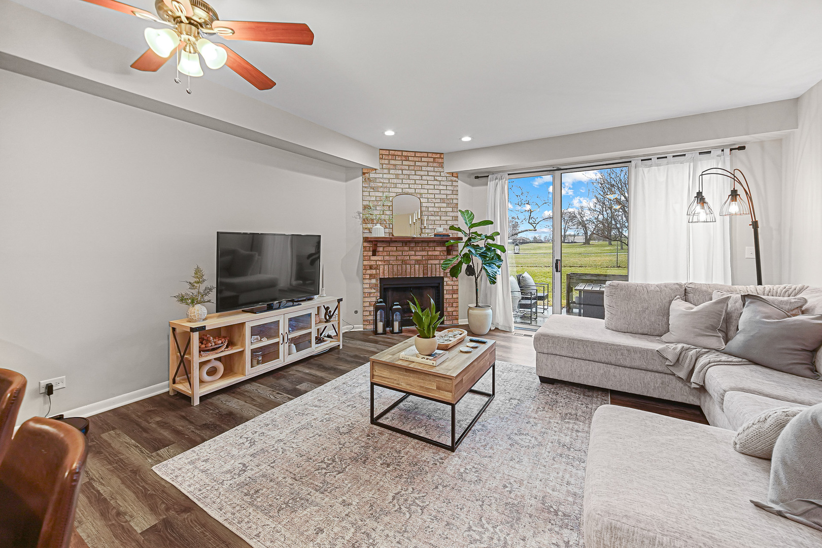 192 Golfview Drive Glendale Heights, IL 60139 - Photo 4 of 27