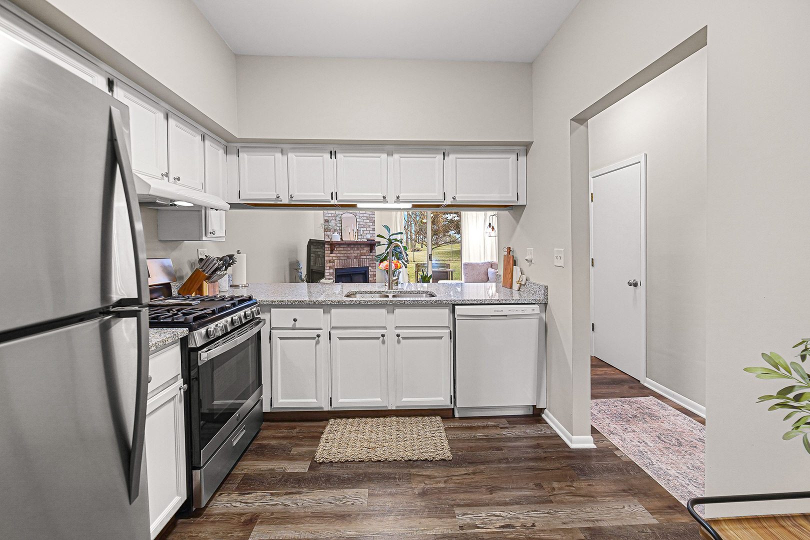 192 Golfview Drive Glendale Heights, IL 60139 - Photo 8 of 27