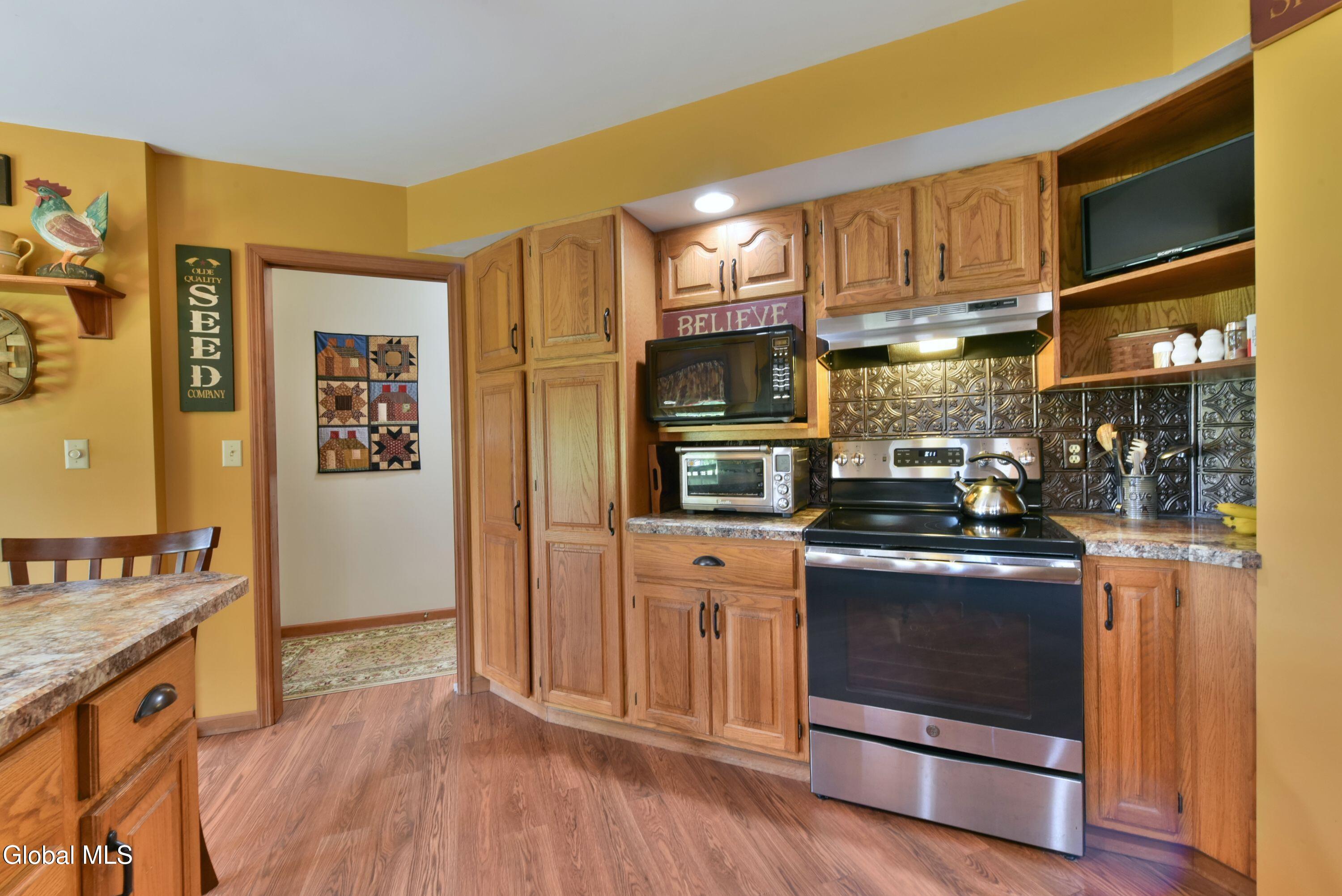 625 Mc Kay Road Amsterdam, NY 12010 - Photo 13 of 70 m16