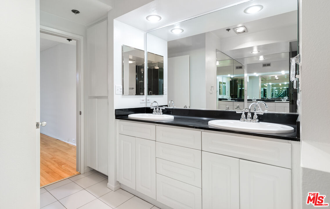 2910 Neilson Way, Unit 308 Santa Monica, CA 90405 - Photo 18 of 32 a bathroom with double sink and a mirror