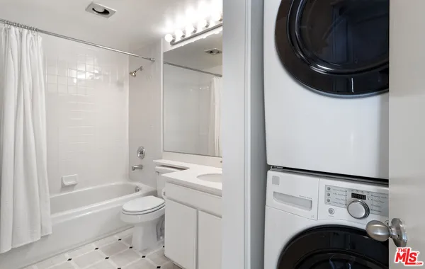 $6,325 | 2910 Neilson Way, Unit 308, Santa Monica, CA 90405