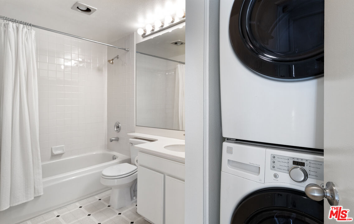 2910 Neilson Way, Unit 308 Santa Monica, CA 90405 - Photo 23 of 32 a bathroom with a toilet and a shower