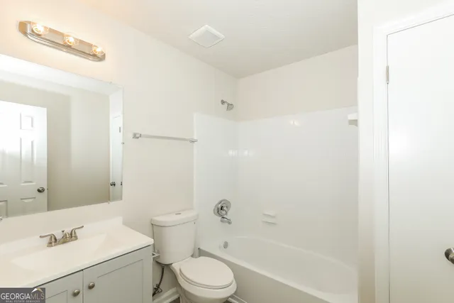 $1,815 | 9319 Forest Knoll Drive, Jonesboro, GA 30238